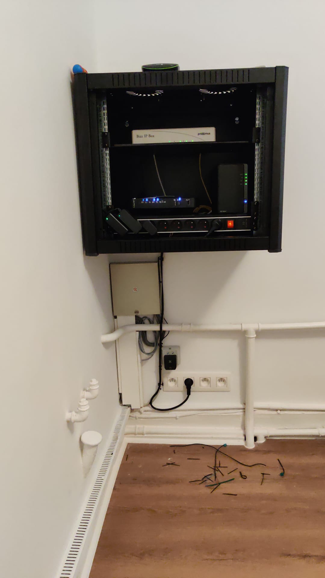 Baie réseau avec box Proximus Bizz IP Box